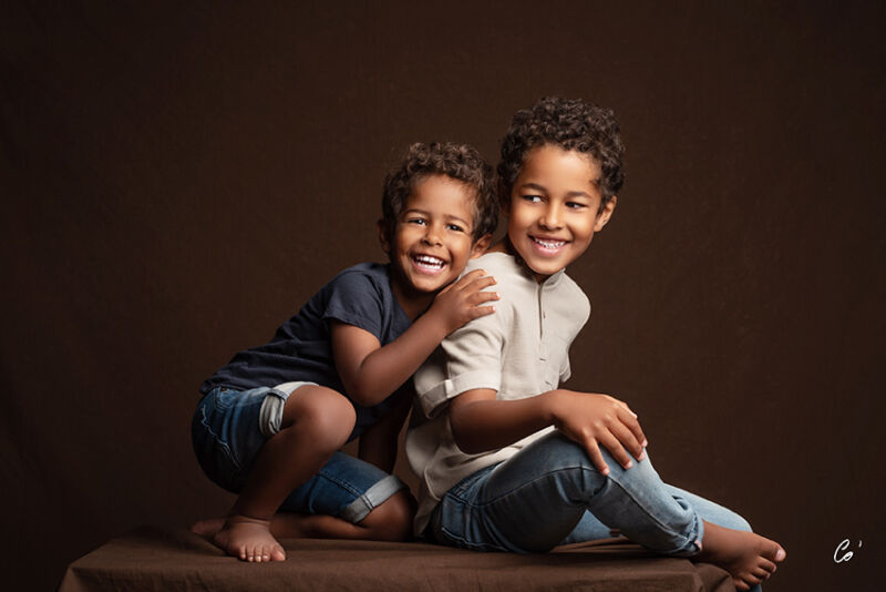 portrait frères en studio façon fine art Portrait-Frère-fine-art